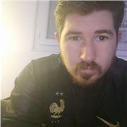 Jeune joueur de tennis, pouvant donner des cours ou des conseils