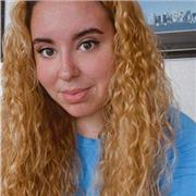 Soy graduada en Educación primaria y doy clases de Lengua Castellana y Literatura, además de otras materias