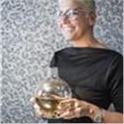 Sono laureata in economia aziendale e offro ripetizioni e corsi di aggiornamento secondo le vostre esigenze.
