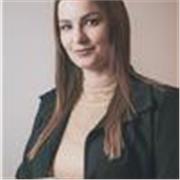 Arquiteta com pós graduação em Design de Interiores e