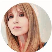 Docente di Italiano, Filosofia, Diritto, Geografia impartisce lezioni online a studenti scuole superiori e università