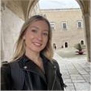 Mi chiamo Jovana e adoro aiutare bambini e ragazzi con i compiti.