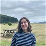 Soy una chica muy comprometida con la enseñanza y la educación, con gran vocación. Disfruto plenamente de mi trabajo.