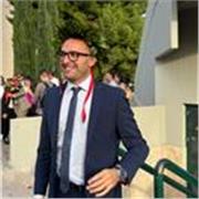 Laureato in economia e finanza (110L) offre lezioni di matematica in presenza (SciaccaAG) e online.