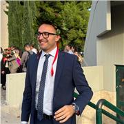 Laureato in economia e finanza (110L) offre lezioni di matematica in presenza (SciaccaAG) e online.