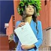 Sono laureata in Lingue e Culture Moderne, imminente specializzazione in Linguistica