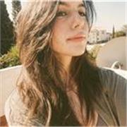 Nativa hablante, también doy clases de español a todos los edades y estudio Filología y Traducción.