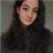 Studentessa diplomata in un liceo scientifico