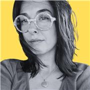 Profesora especialista en Bellas Artes para todas las edades: técnicas artísticas, dibujo técnico y artístico e historia del arte.