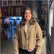 Maestra de primaria se define como una persona responsable, paciente y apasionada por la enseñanza.