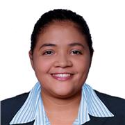 Profesor de Administración imparte clases a todos los jóvenes interesados en esta área