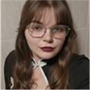 Mujer responsable con ganas de enseñar y ayudar a nuestros peques cada día.