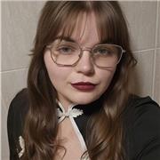 Mujer responsable con ganas de enseñar y ayudar a nuestros peques cada día.