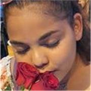 Sono una ragaza che impartisce lezioni ai ragazzi fino alla terza media