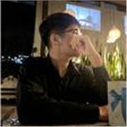 Profesor de matemática imparte clases a jóvenes de secundaria