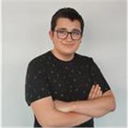 Profesor de informática y desarrollo web, especializado en enseñar a principiantes mediante clases online adaptadas a su ritmo.