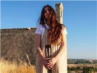 Cantante e cantautrice, laureanda in canto jazz propone lezioni di canto e songwriting a tutti i livelli a bologna