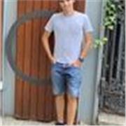 Profesor de matematicas que implante clases a todos los niños de edad.Excepción bachillerato