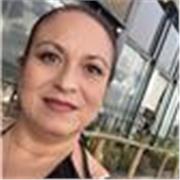 Maestra de inglés con experiencia en clases en línea para niños