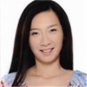 Insegnante madrelingua inglese certificata CELTA, specializzata in esami Cambridge, aiuto compiti e lezioni personalizzate.