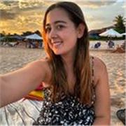 Hola! Realizo clases particulares de inglés. 
Estoy licenciada en educación, cursando mi práctica profesional y certificada en B2!