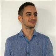 Profesor italiano sin título con muchos años de experiencia, graduado en Comunicación y con excelentes conocimientos de español