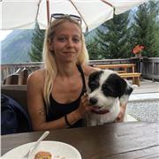 Studentessa impartisce lezioni di inglese a studenti di qualsiasi età e livello