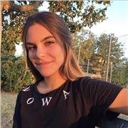 Studentessa di Giurisprudenza, diplomata al liceo linguistico, offro lezioni per ragazzi di francese, inglese e tedesco