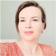 Profesora titulada en CELTA con experiencia enseñando inglés a niños, adolescentes y adultos, enfocada en gramática, conversación
