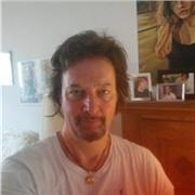 Ich vermittele Deutsch als Fremdsprache mittels Lehrbüchern oder mit eigener Unterrichtsplanung.