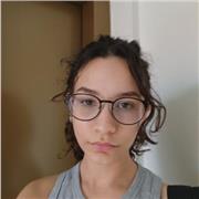 Joven estudiante con experiencia en clases particulares de arte y paralelamente cuidado de niños y mayores.