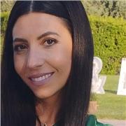 Profesora titulada en biología con diez años de experiencia en parte clases de biología y de otras ciencias