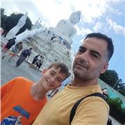 Docente di scuola media con pluriennale esperienza impartisce lezioni di italiano, storia e geografia