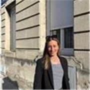 Je suis une professeure native d'italien qui offre des cours particuliers pour enfants et adultes en ligne.