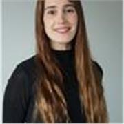 Profesora de inglés que imparte clases online a personas de todas las edades