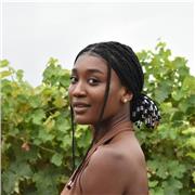 Studentessa universitaria e madre lingua inglese - impartisce ripetizioni e aiuto compiti in inglese