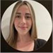 Profesora de refuerzo escolar especializada en materias de primaria y ESO