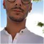 Laureato in chitarra classica con diploma accademico di secondo livello impartisce lezioni di chitarra classica