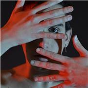 Titulado en la Escuela Superior de Arte Dramático con amplia experiencia en producciones nacionales