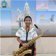 Profesora de música en varios instrumentos como saxofón, piano, guitarra, canto y lenguaje musical