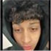 Hola, soy un estudiante de 18 años con muy buenas notas en matemáticas y experiencia explicando a alumnos más pequeños