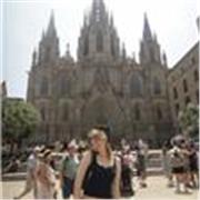 Estudiante de 3er año de medicina, graduada del bachillerato internacional (IB)