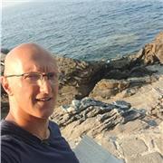 Paziente, preparato e con lunga esperienza...direi che per iniziare una chiacchierata ce ne sia abbastanza