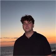 Profesor licenciado en Historia y con el C1 de inglés.