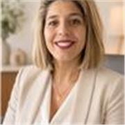 Capacitadora en negocios y estrategia con más de 12 años de experiencia ayudando a emprender, ordenar, crecer y generar ingresos.