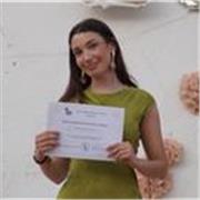 Profesora de refuerzo para alumnos tanto de primaria como de secundaria, con experiencia académica reciente y matrícula de honor