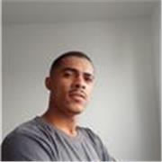 Aulas de Inglês dinâmicas com foco em conversação e fluência — todos os níveis e idades