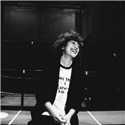 Profesora de música, percusión como especialidad, con título superior. Versatilidad con varios instrumentos(guitarra,piano...)