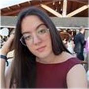 Chica universitaria con experiencia en dar clases a niños en periodo escolar (cualquier asignatura)