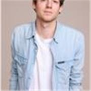 Schlagzeuglehrer für Kinder aller Altersgruppen möchte Dich für die Musik begeistern.
